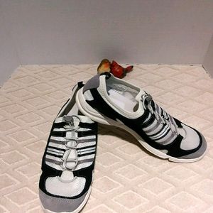 ⬇️Rockport washable leather and mesh sneak…